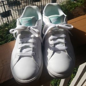 Nike Womens Court Majestic